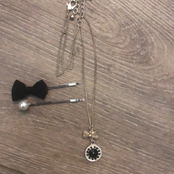 Necklace and Hair Clips set - Picture 1 of 3